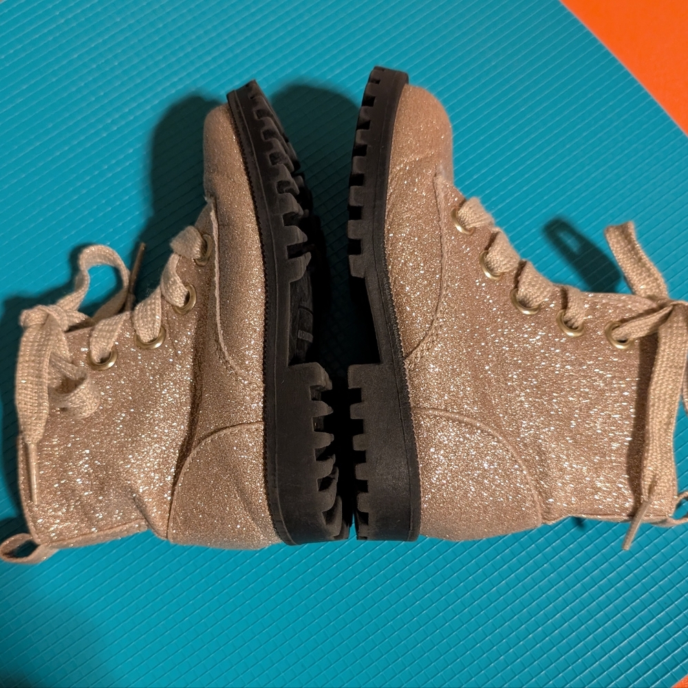 Box#28 😍 5 For $25 😍 Sparkly Gold Kids Boots